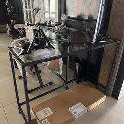 Table / Desk 