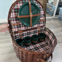 Vintage Picnic Basket With Plates And Cups 