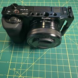 Sony ZVE-10 w/smallrig Cage