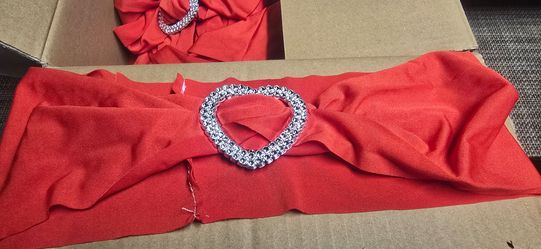 150 RED CHAIR RINBONS/ SILVER HEART