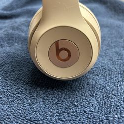 Beats Kim Kardashian Edition Beige