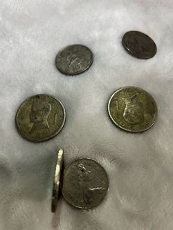 Diferentes años las monedas son plata