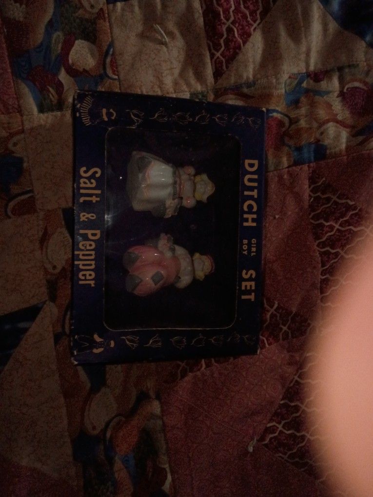 Vintage Girl And Boy Salt And Pepper Shaker 'Dutch' New