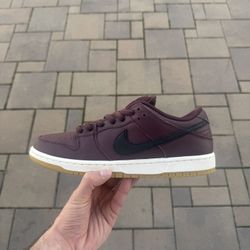 Nike SB Dunk Low Burgundy Crush size 9.5