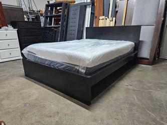 Queen bed and mattress