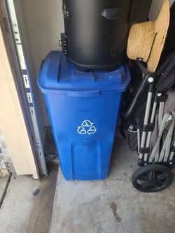 Blue recycle bin