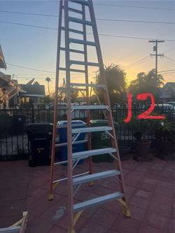 Escalera de 12 pies de fibra de vidrio perfectas, condiciones muy barata
