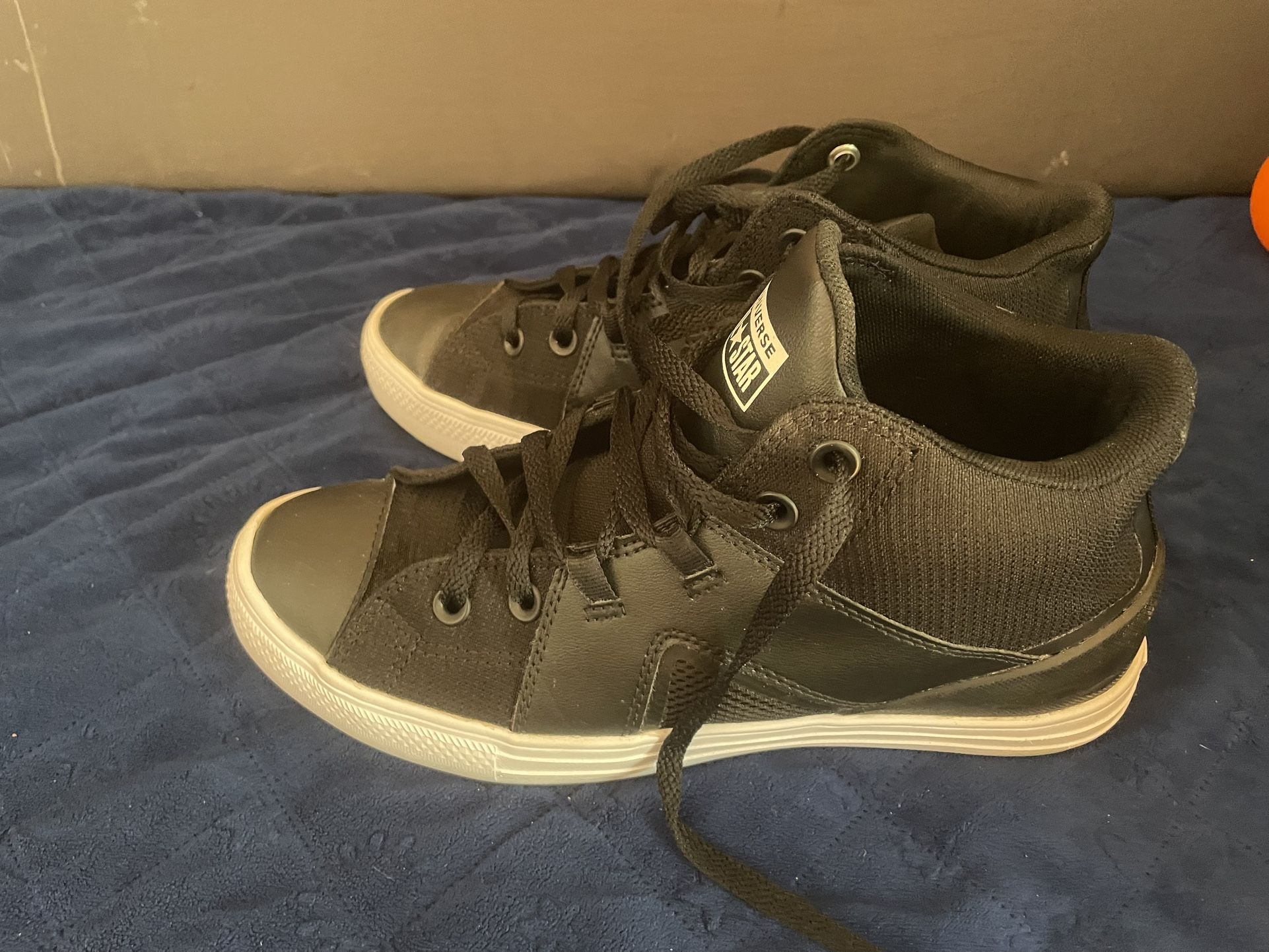 Mens Converse Size 8 And Women’s 10