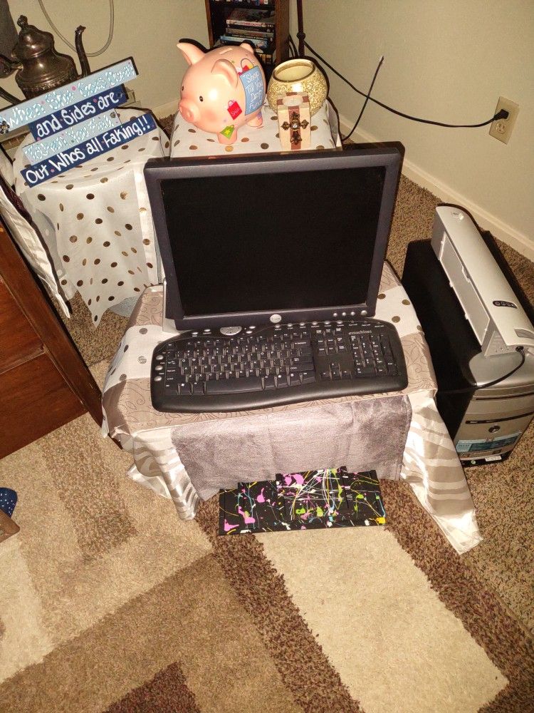 Dell Desktop Computer And Monitor With Laminator