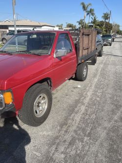 1986 Nissan pick Up 5. Speed