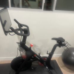 Peleton 2021 With Mat And Weights