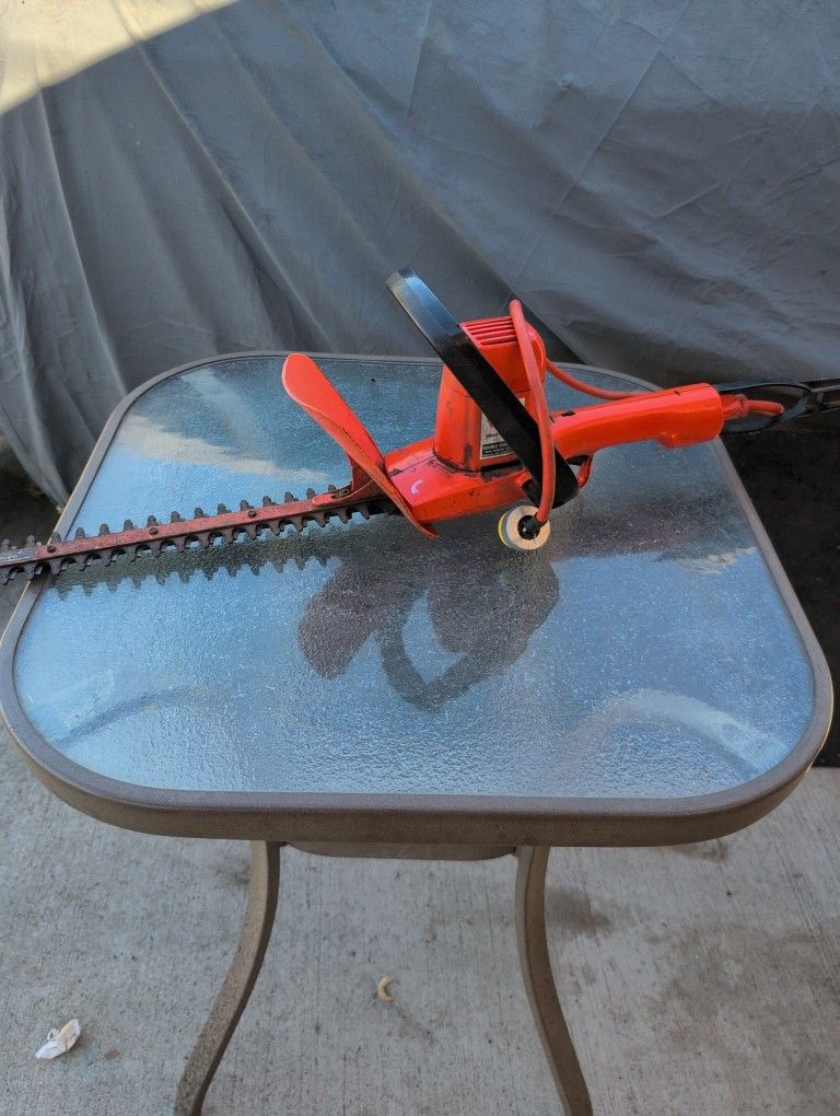 Black & Decker Electric Shrub