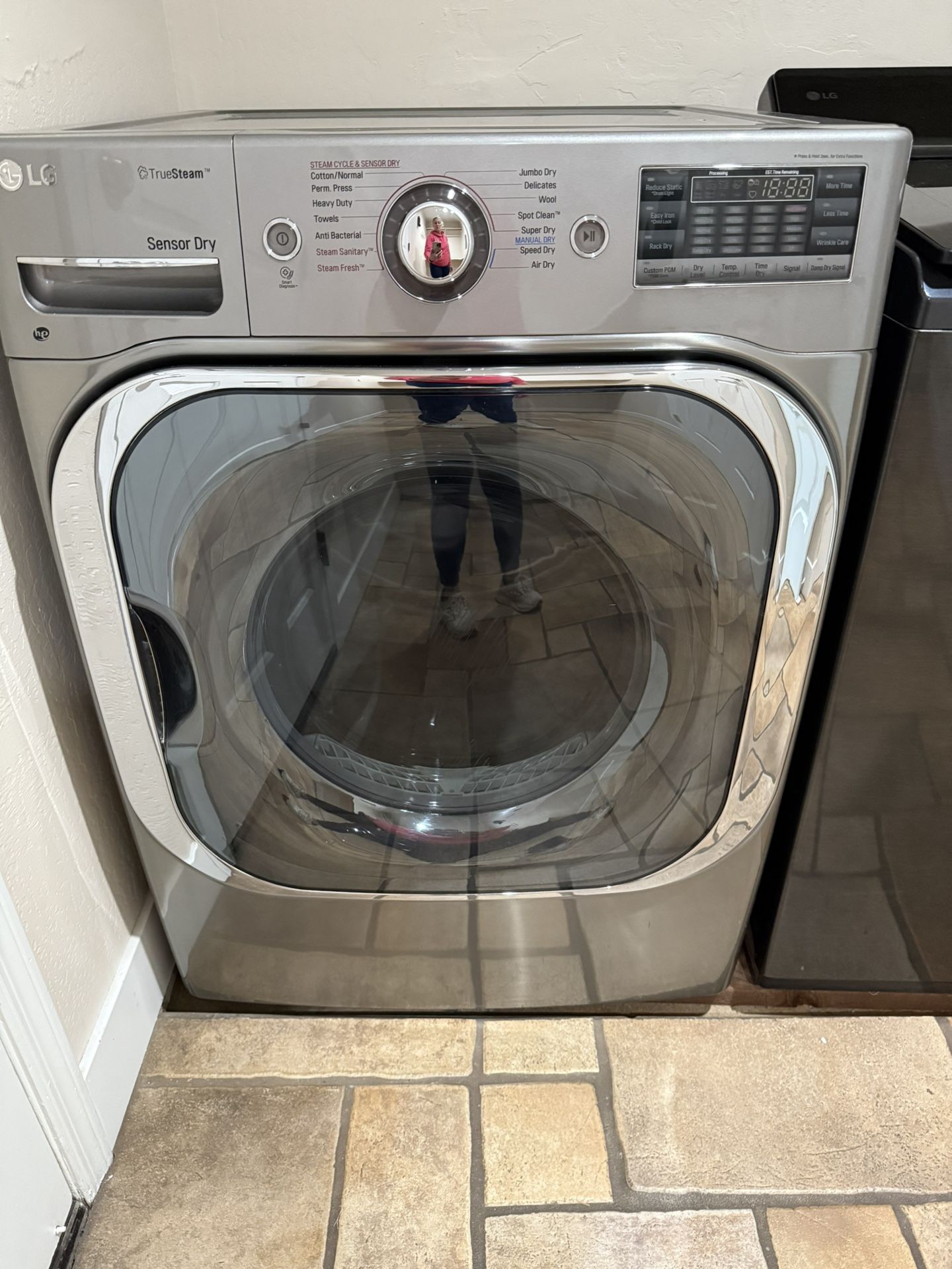 LG Electric Dryer 9.0 cu ft