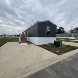 Mobile home ready for move in!