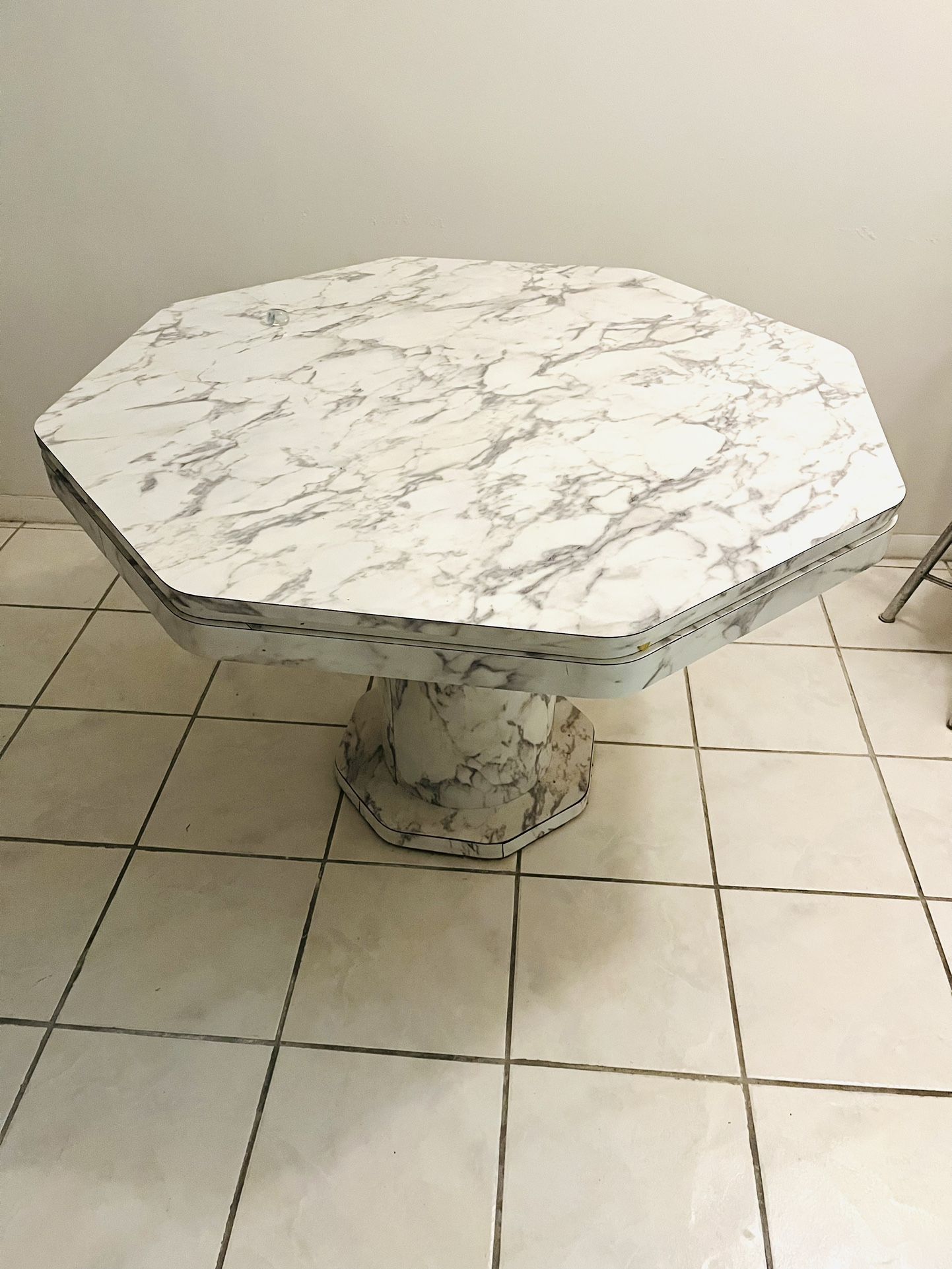 DINING TABLE WOOD FORMICA 42 Inches Diameter 29 Height