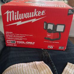 Milwaukee 2368-20 Dual Power Triple Panel Light 
