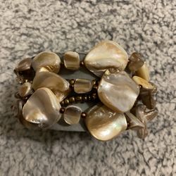 Cluster Of Pearly Marbled Shells Bracelet With Gold Beads,and stretch Band 