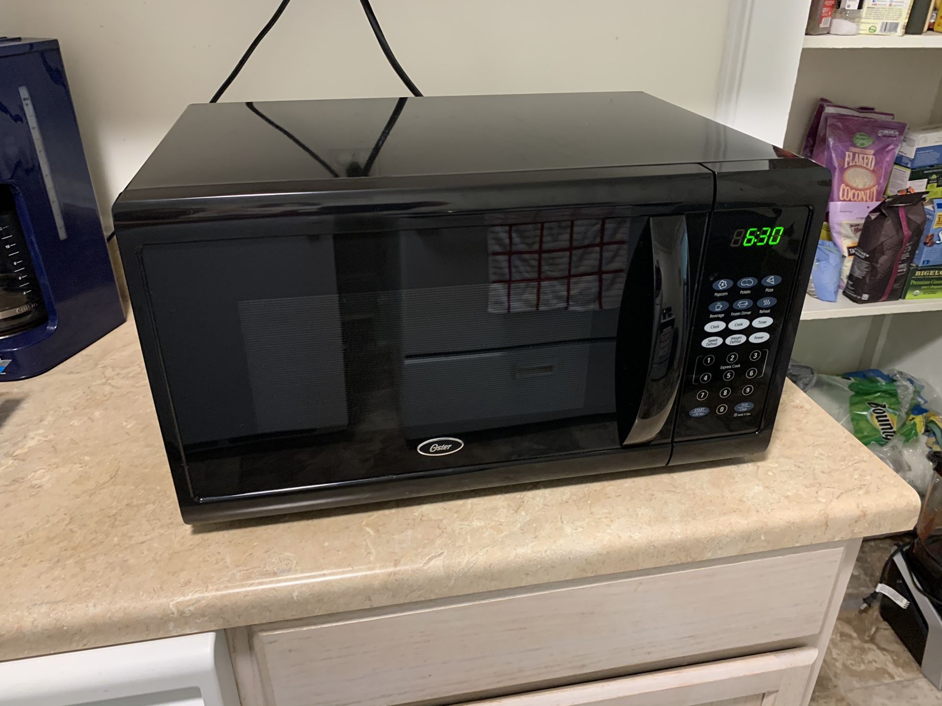 Oster 1.1 cu ft 1100W Digital Microwave Oven