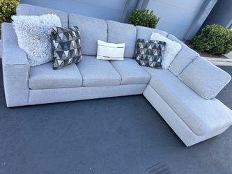 perfect shape gray sectional couch !!!