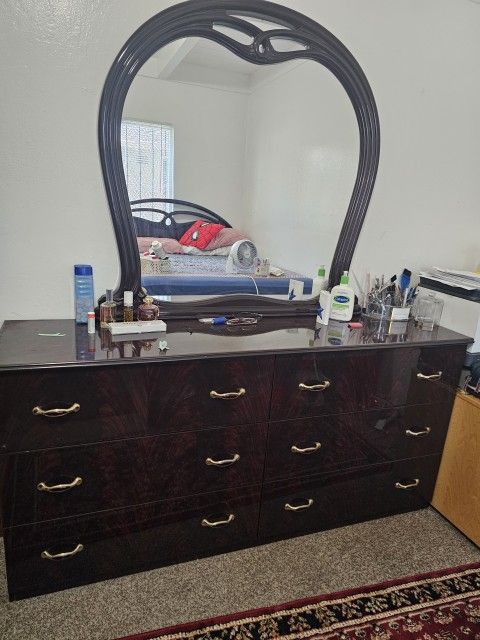 Bedroom Set (Queen)