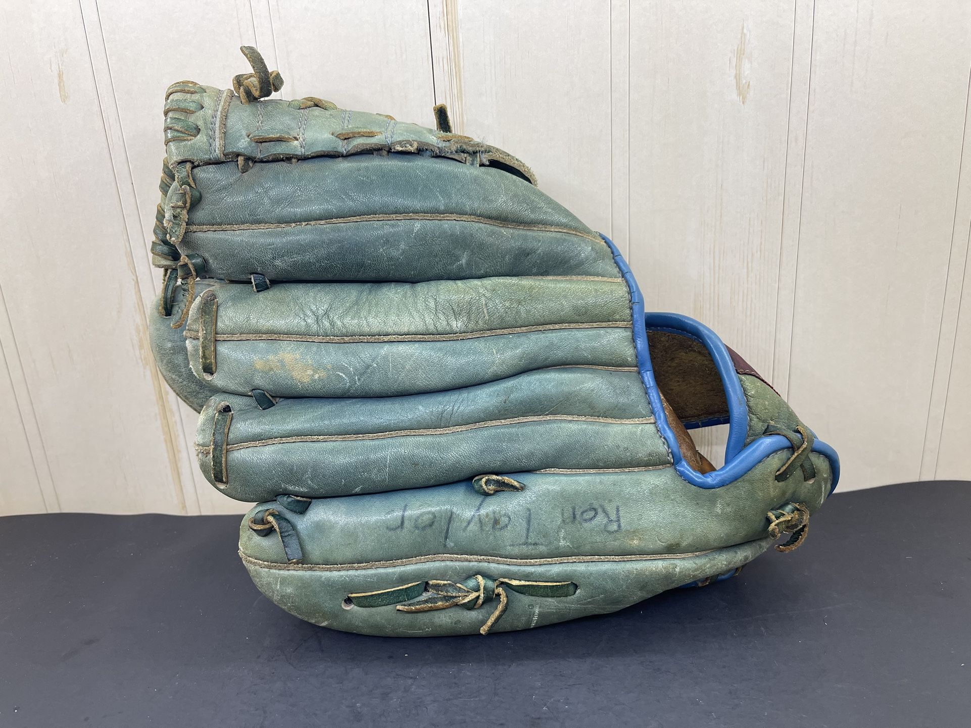 Vintage Rawlings GJ94 Bobby Tolan Deep Well Pocket Blue Baseball Glove