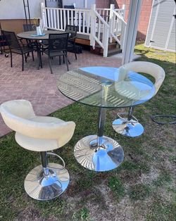 Glass round table