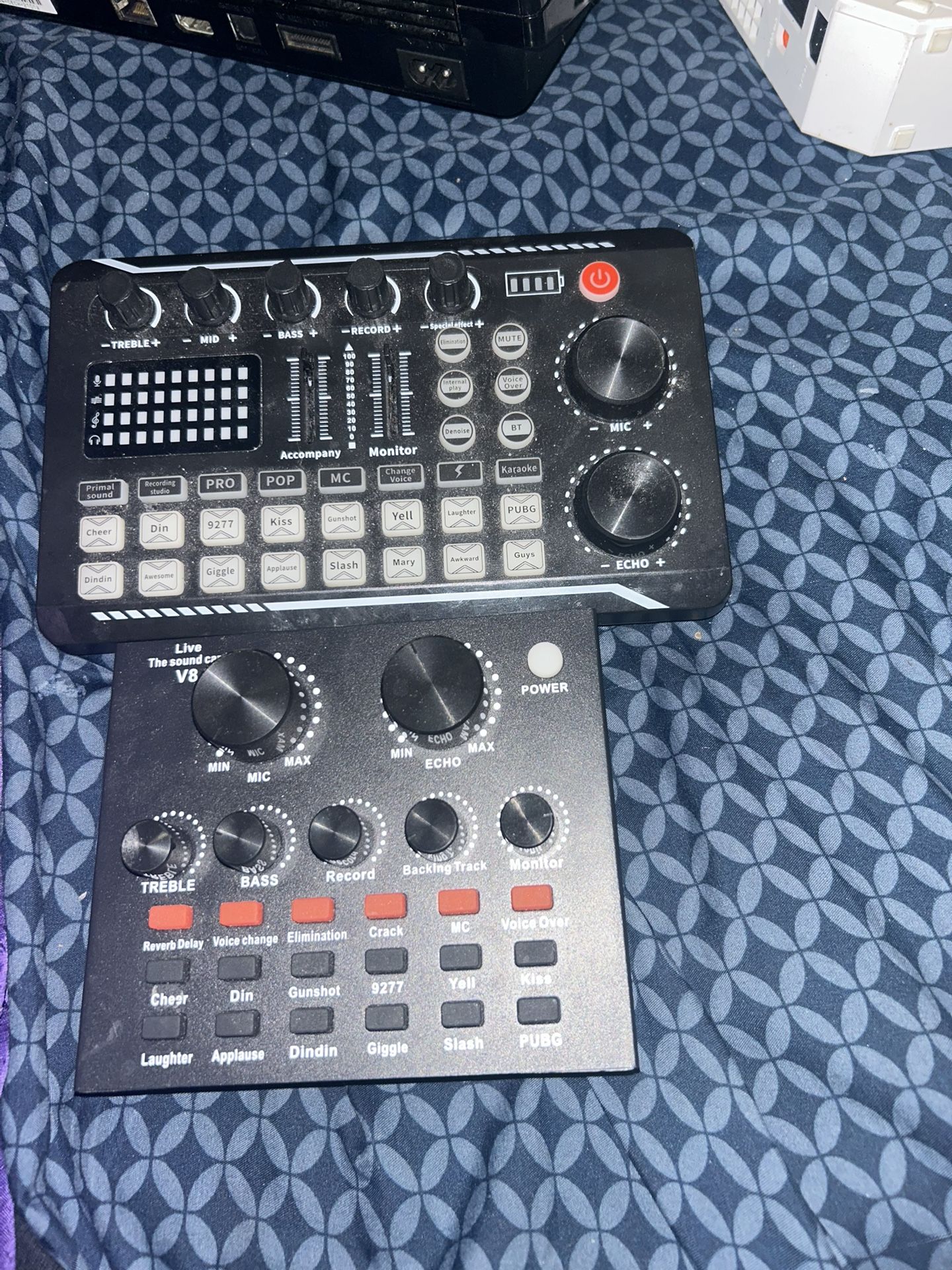 F998 Tarjeta de sonido en vivo Mezclador de audio con efectos de mezclador DJ y un cambiador de voz, diseñado para transmisiones en vivo con 16 efecto
