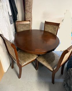 Table & Chairs