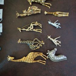 Assorted Giraffe Broaches
