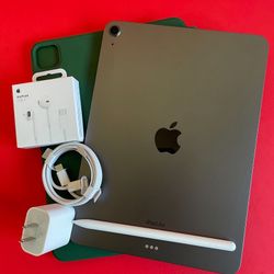 Apple IPad Air 5th Generation (10.9” Liquid Retina/ M1 chip / 2022 Model) 64GB with pen, keyboard case & Accessories (256gb $529) 