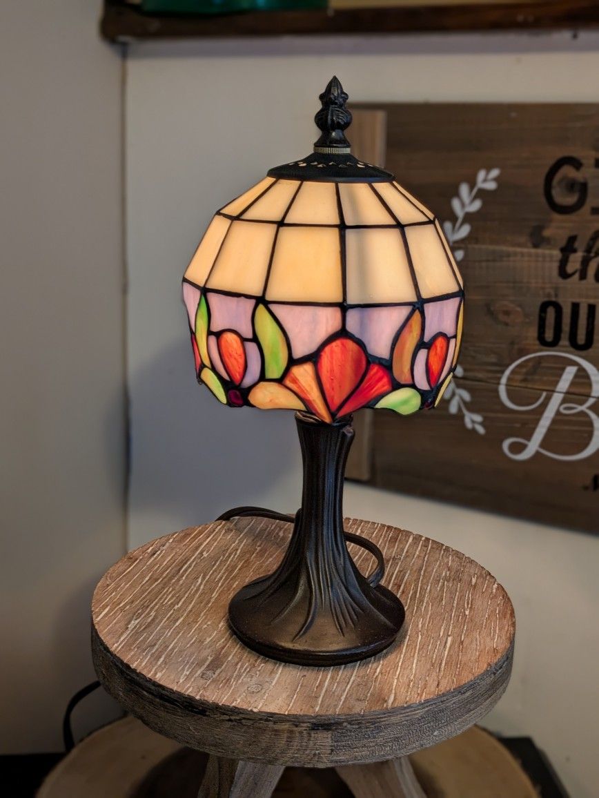 Vintage Dale Tiffany Stained Glass Mini Antique Brass Finish Lamp 5.5" X 11" Tall Read Description