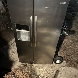 Refrigerator and dishwasher