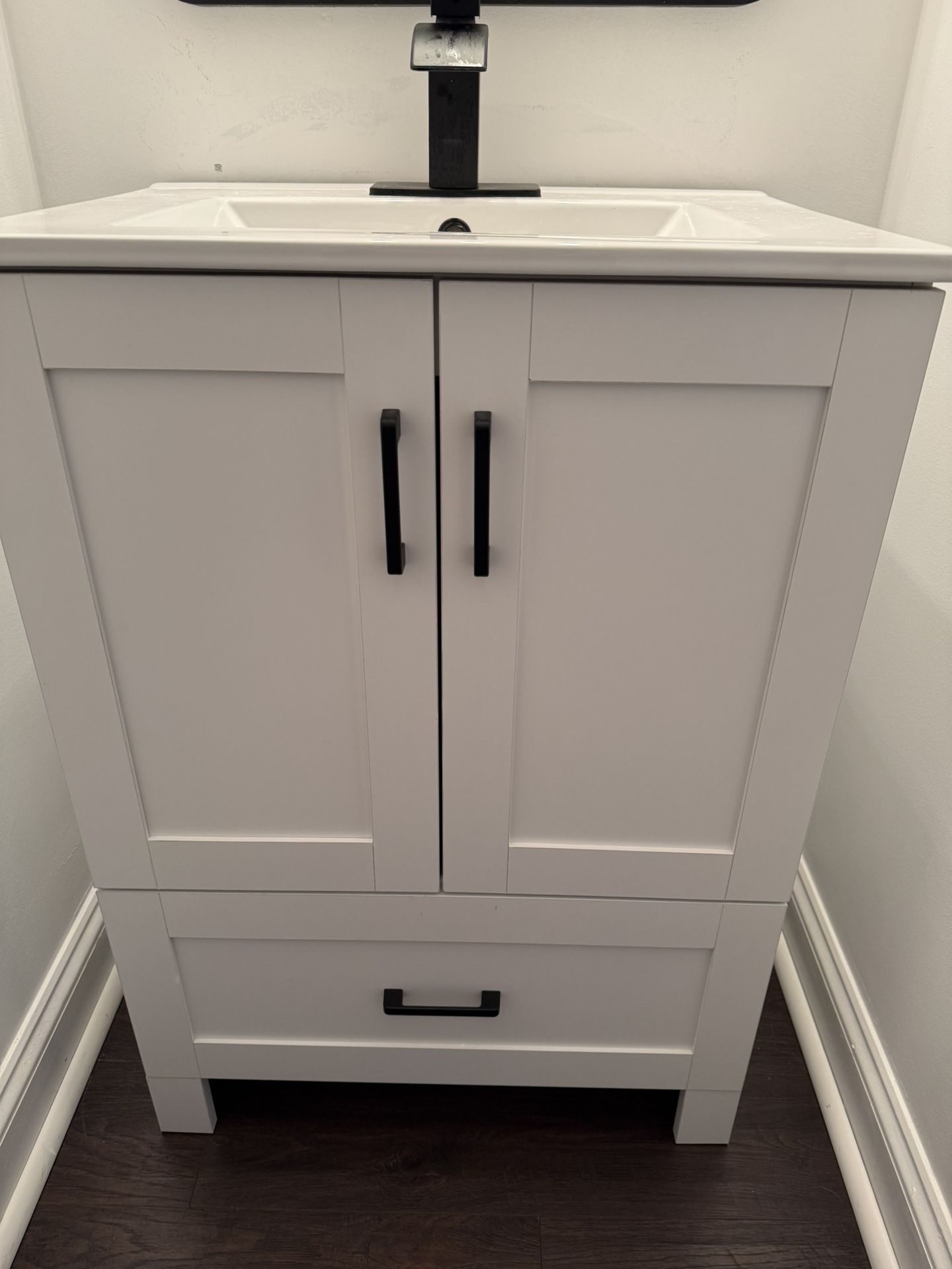 Bathroom Vanity w/sink Top and Faucet