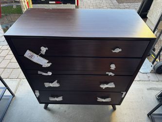 $1,200.00 Williams 4 Drawer 38'' W Solid Wood Chest - Color: Walnut-MD565