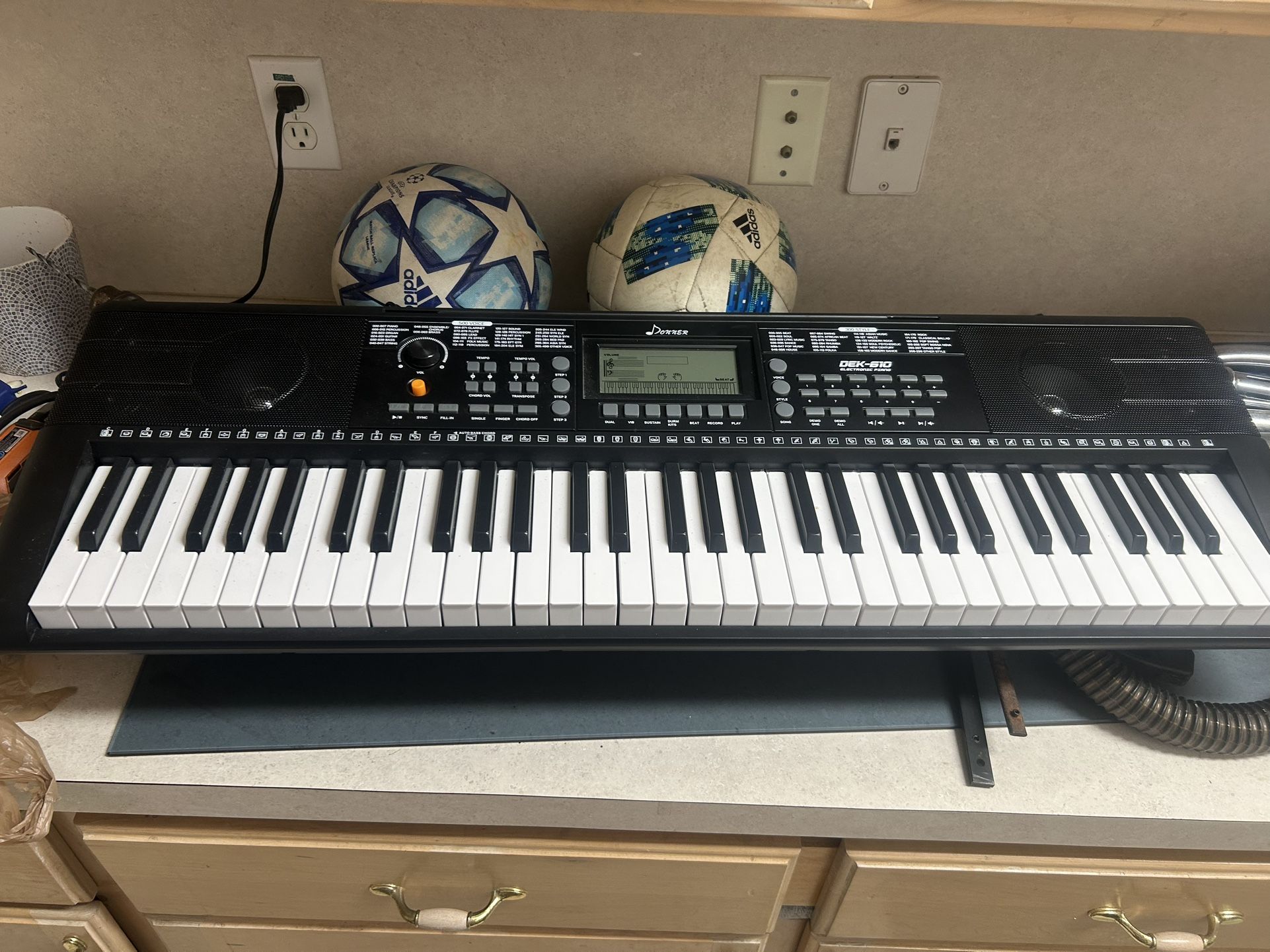 Donner DEK-610 Electric Piano Keyboard for Beginner / Professional 61 Keys