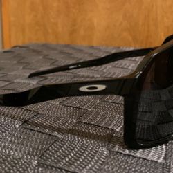 All Black Oakley Sunglasses With Case