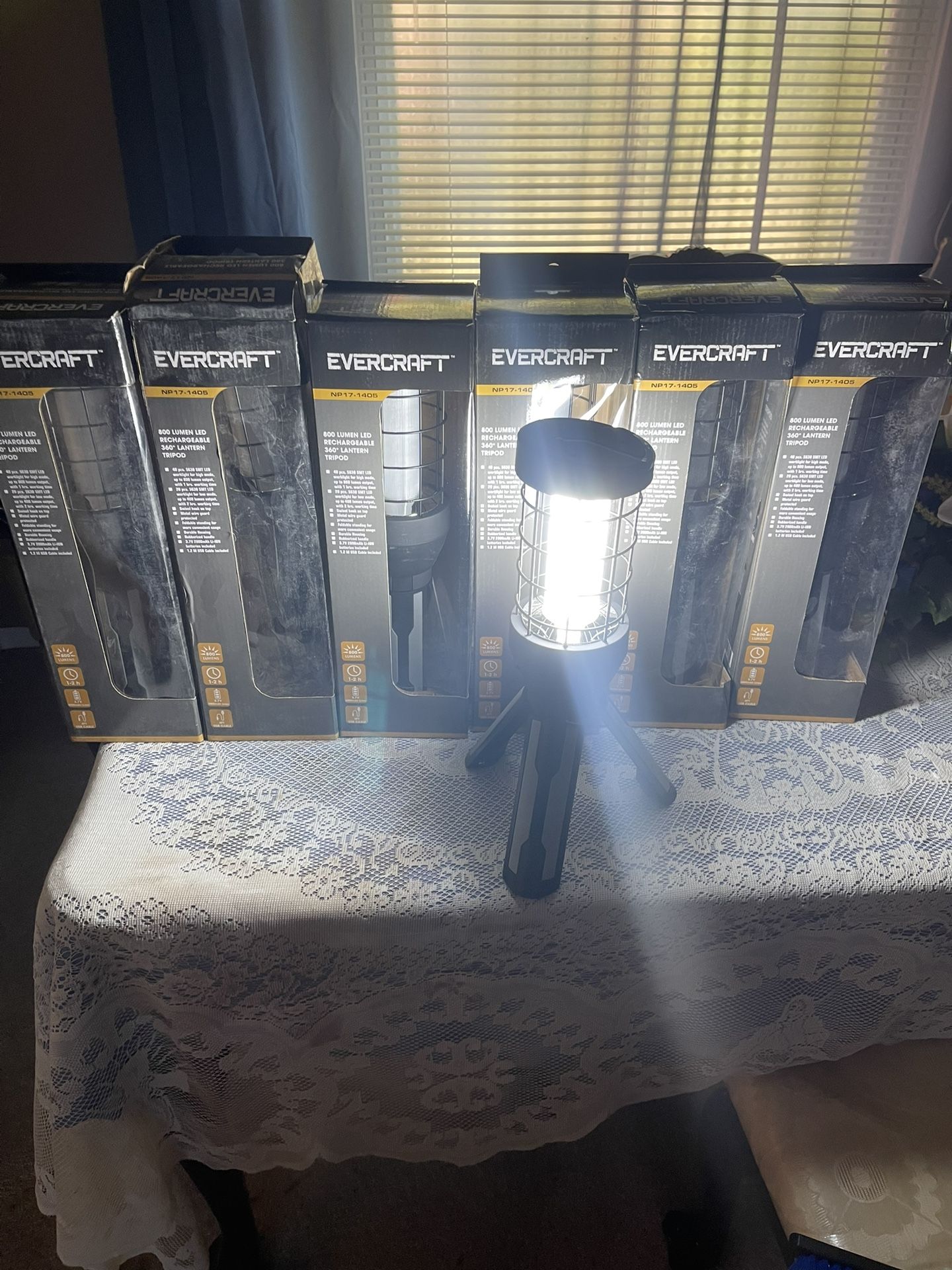 8 Evercraft Tripod Lights