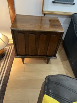 Mid Century Night Stand Or End Table. 
