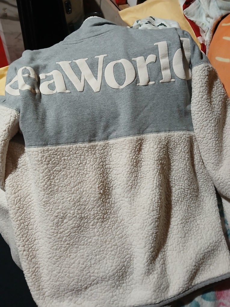 Sea World Sweater Size Large Used In Good Condition 