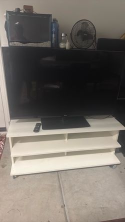 47" LG TV Bundle - Includes Mobile TV Stand & Wall Mount - $60