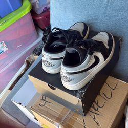 Black, White And Gray Air Jordan’s And Black Low Top Vans