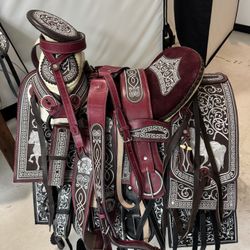 Montura De Caballo Estilo Charro Size 15.5 