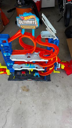 Hot wheels ultimate Garage