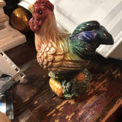 Vintages ceramic and porcelain hens salt pepper shakers glass figurines in perfect mint condition
