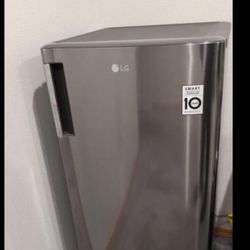 Mini LG. Fridge 