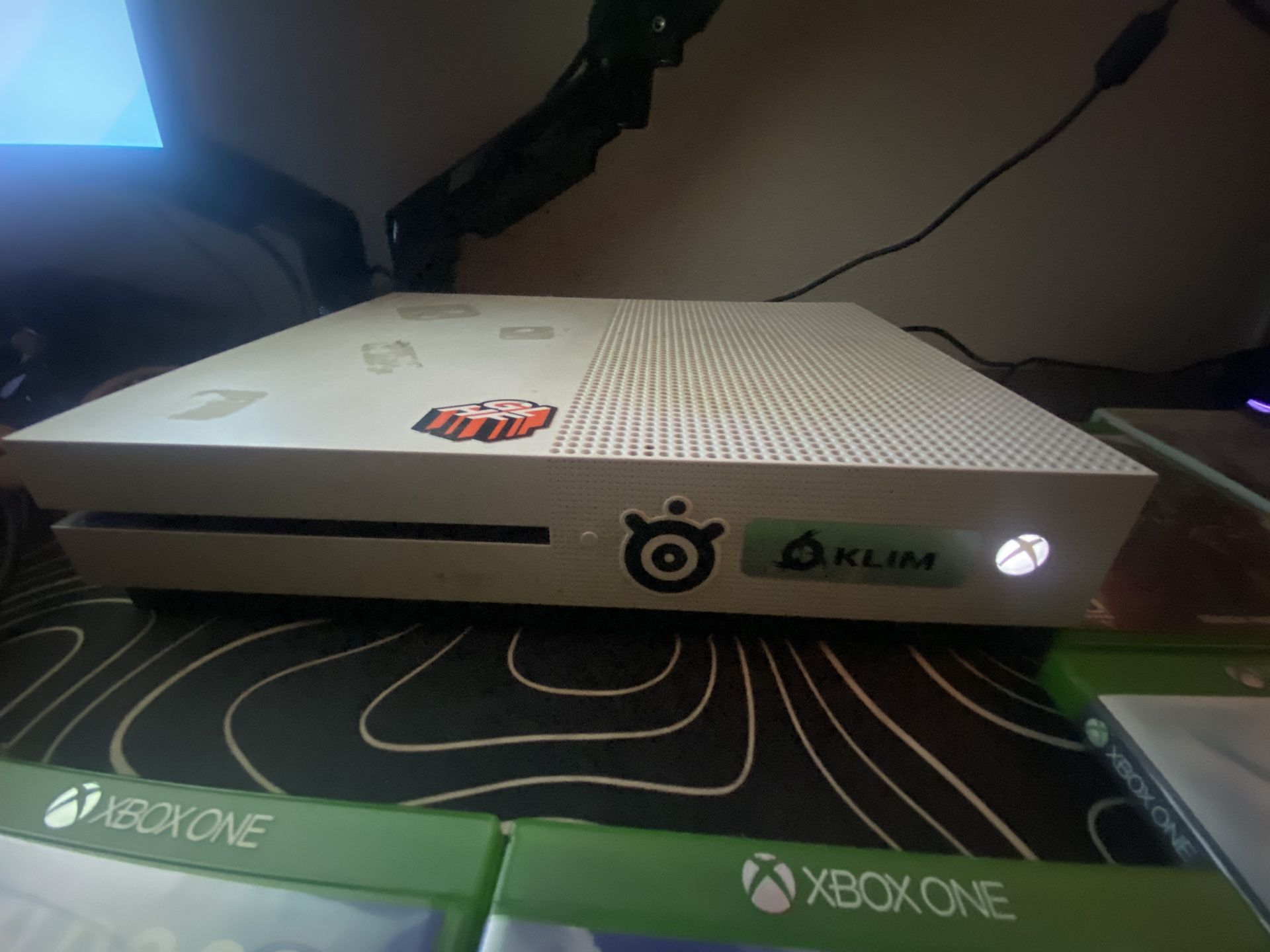 Xbox One S + Games
