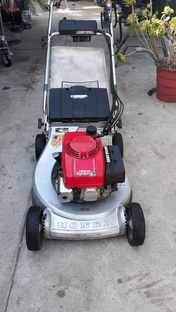 Honda hr214 commercial lawn mower with electric start
