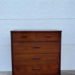 Vintage MCM tall dresser 34”w,38.5”h,18”d