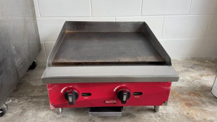 AVANTCO 24” wide 2 burner manual gas griddle  - Restaurant Equipment 