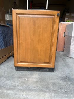 MARVEL 24-inch Undercounter Refrigerator w/ Cabinet Panel